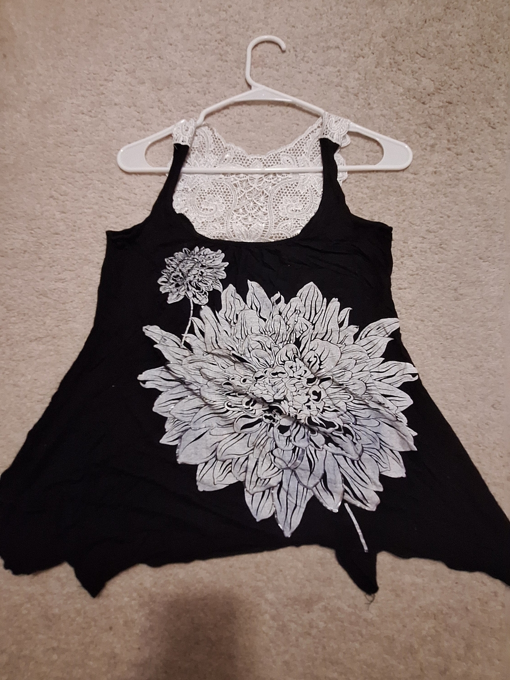 Black Floral Lace-Back Tank Top - Picture 4 of 7